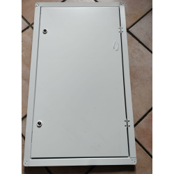 SPORTELLO BIANCO CON GUARNIZIONE LEGGERMENTE DIFETTATO ALTEZZA CM. 70 LARGHEZZA CM. 40