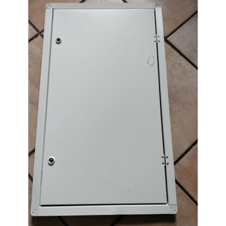 SPORTELLO BIANCO CON GUARNIZIONE LEGGERMENTE DIFETTATO ALTEZZA CM. 70 LARGHEZZA CM. 40